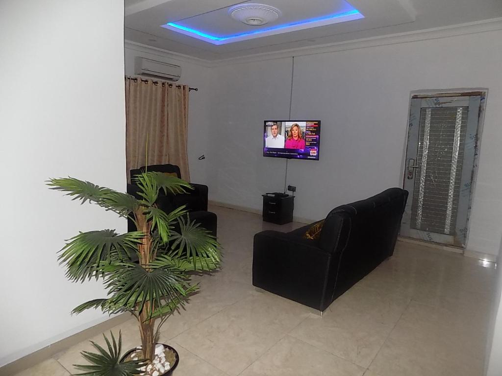 Great Secured 1Bedroom Service Apartment ShortLet-FREE WIFI - Peter Odili RD - N29,000 photo 2