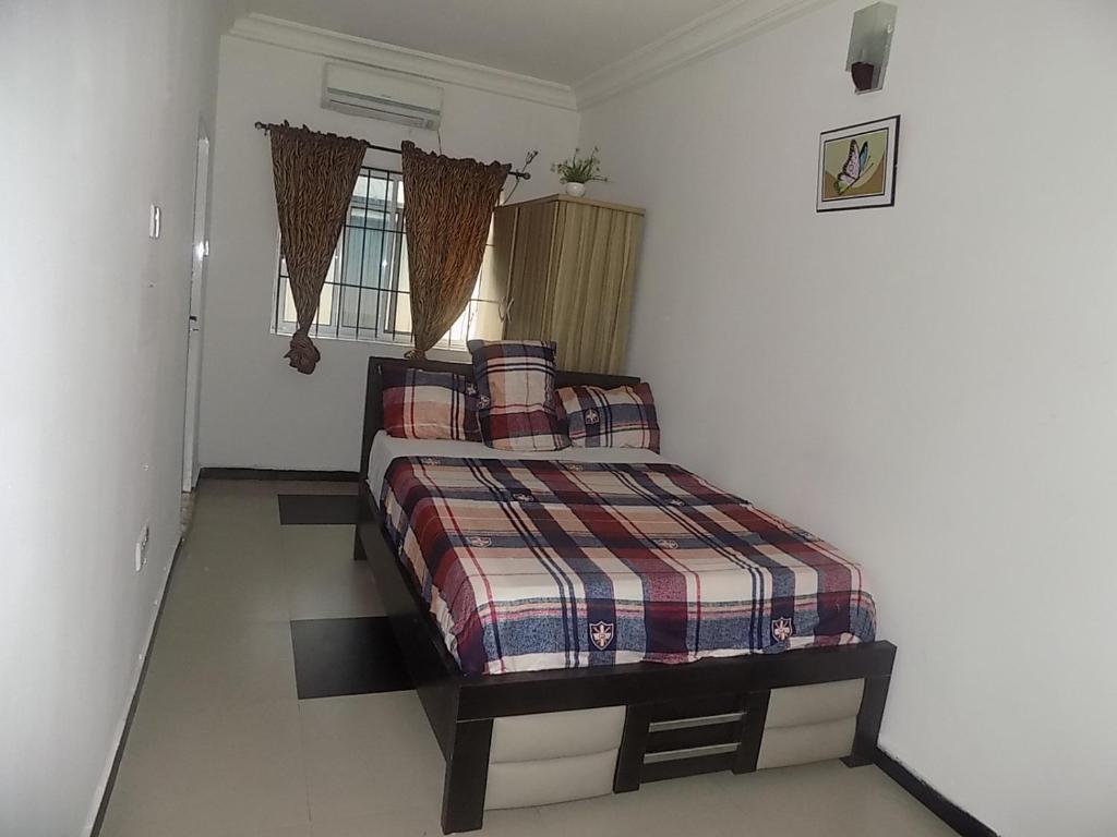 Unique 1BEDROOM Shortlet Stadium Rd with 24hrs light-FREE WIFI -N35,000 photo 3