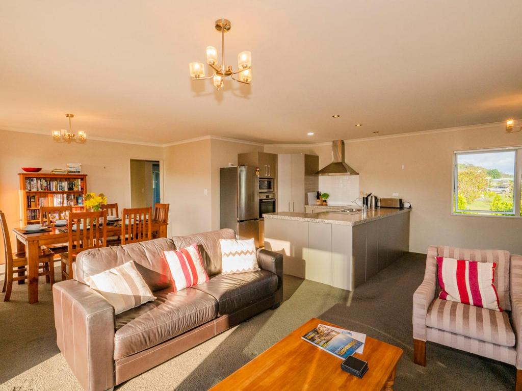 Home Base - Cooks Beach Holiday Home photo 2