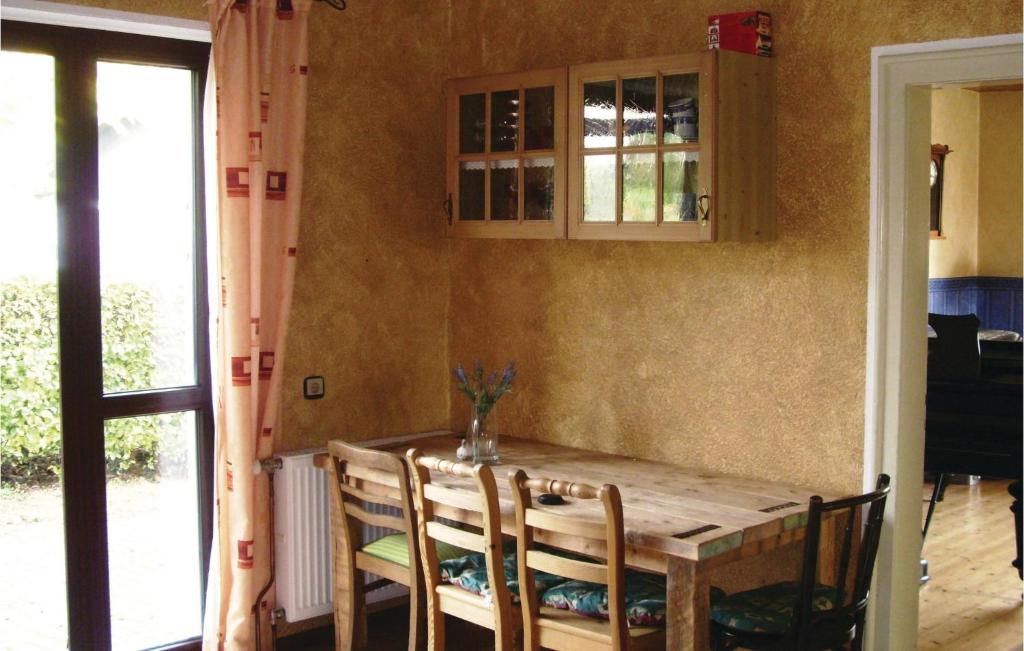Beautiful Home In Medebach-ddinghausen With 6 Bedrooms And Wifi photo 3