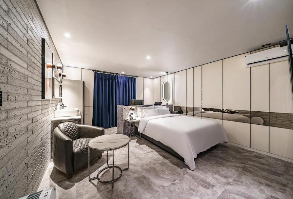 Brown-Dot Hotel Geomdan photo 1