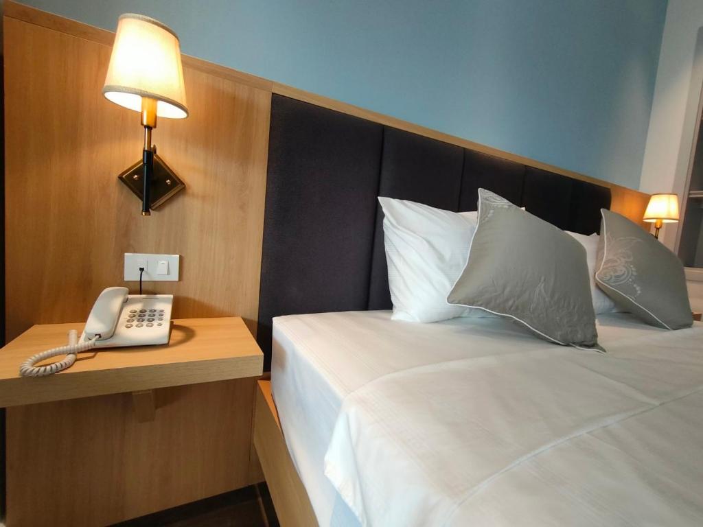 Hồng Gia Tuệ Lake View