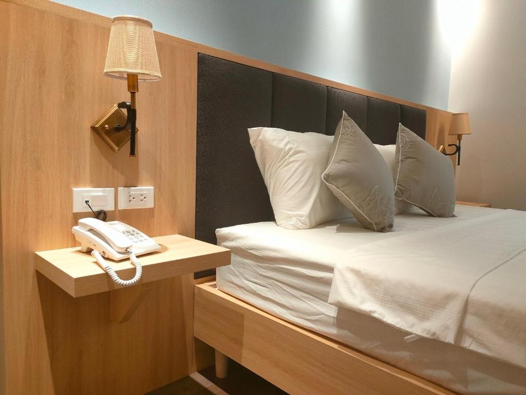 Hồng Gia Tuệ Lake View