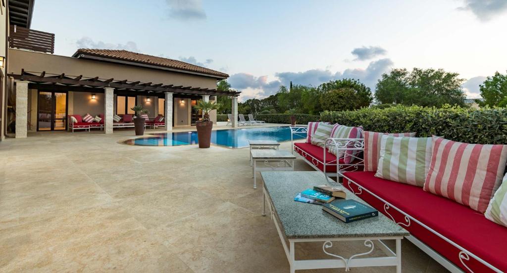 Villa Delphin 375 Fantastic villa with amazing outside space, Aphrodite Hills photo 4