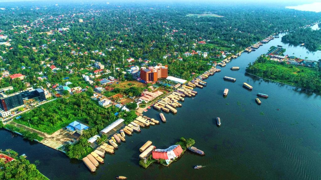 Ramada by Wyndham Alleppey photo 1