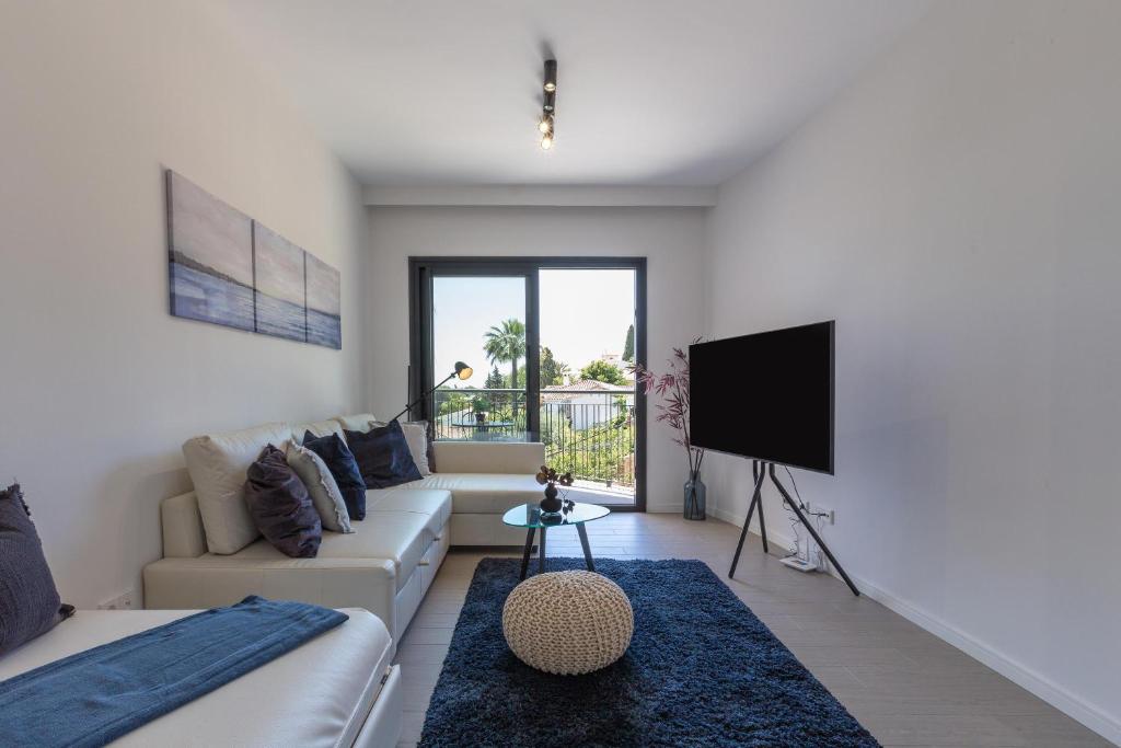 Blue Mood Apartment with Magic View photo 2