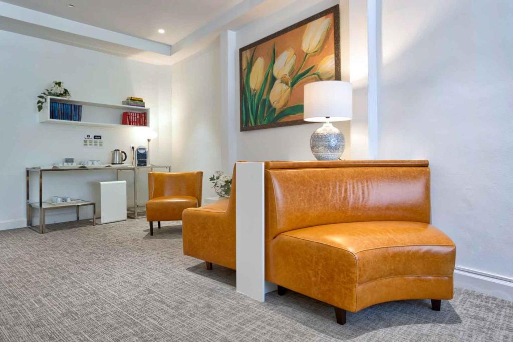 Bonanova Suite Hotel - Tap to explore photos