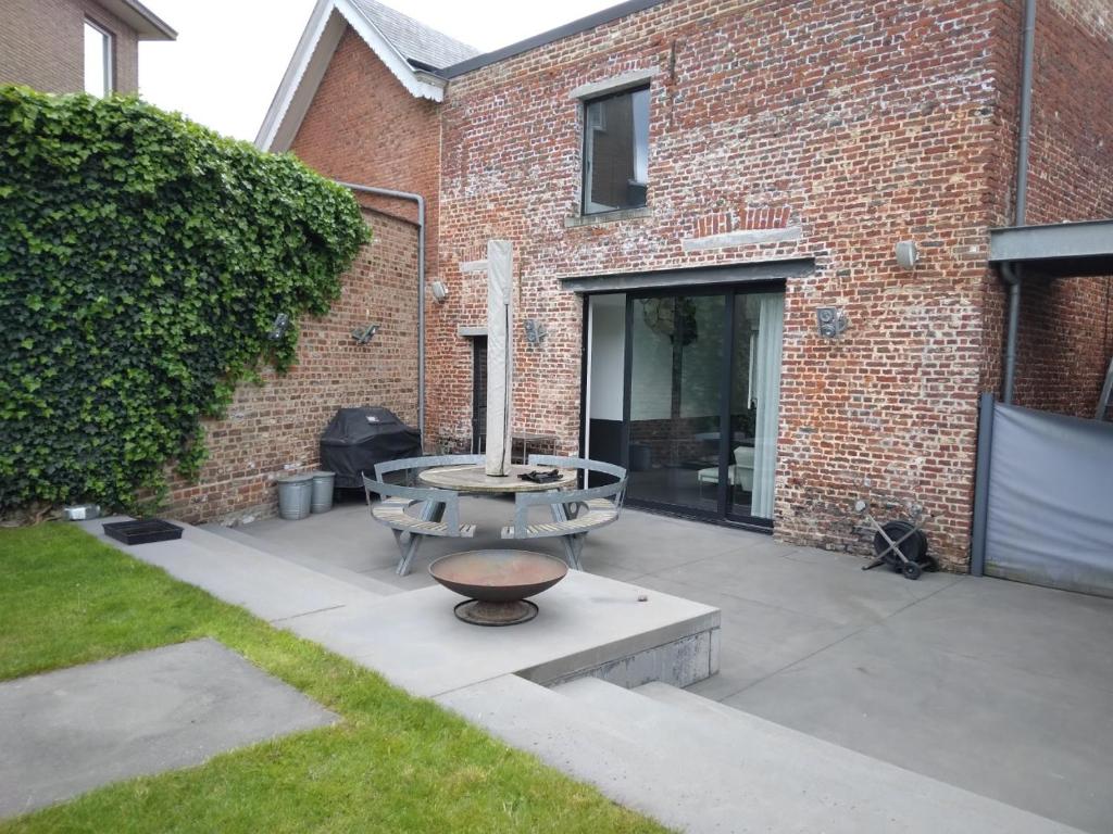 Gezellige moderne woning met zwemvijver photo 4