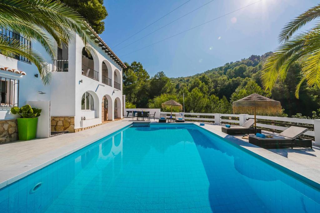 Villa Angeles Blanco by Villa Plus photo 1