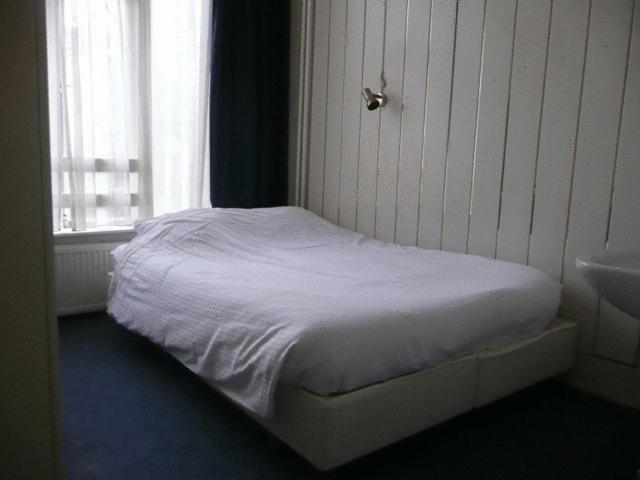 Одноместный (Одноместный номер с общей ванной комнатой), Hotel 83