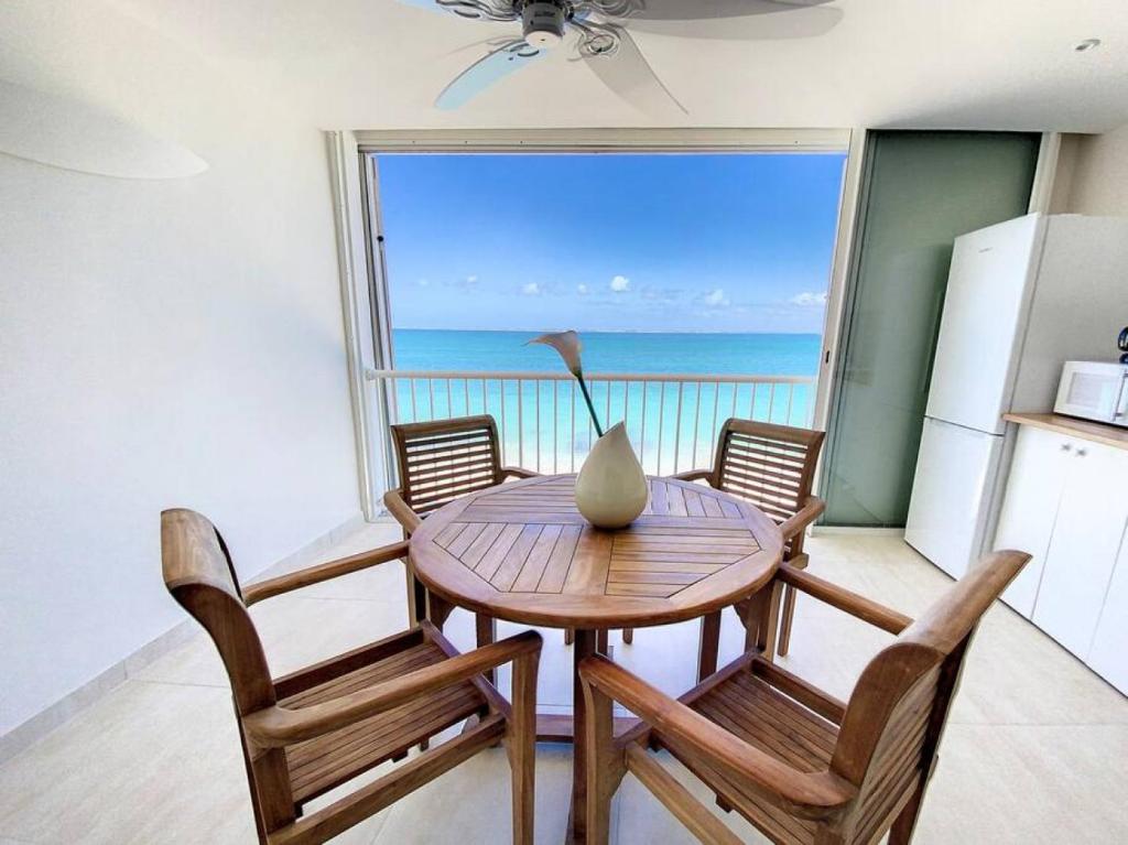 Pavillon Beach 9, feet in the water in Grand Case photo 1