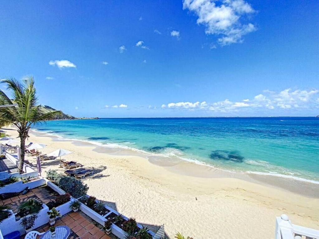 Pavillon Beach 9, feet in the water in Grand Case photo 4