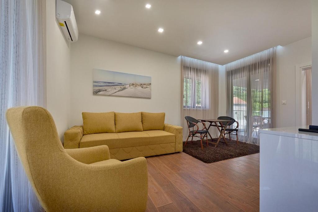 Georgiy Lux Apartments photo 3