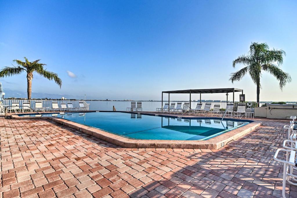 Isla Del Sol Condo ~ 2 Miles to St Pete Beach! image
