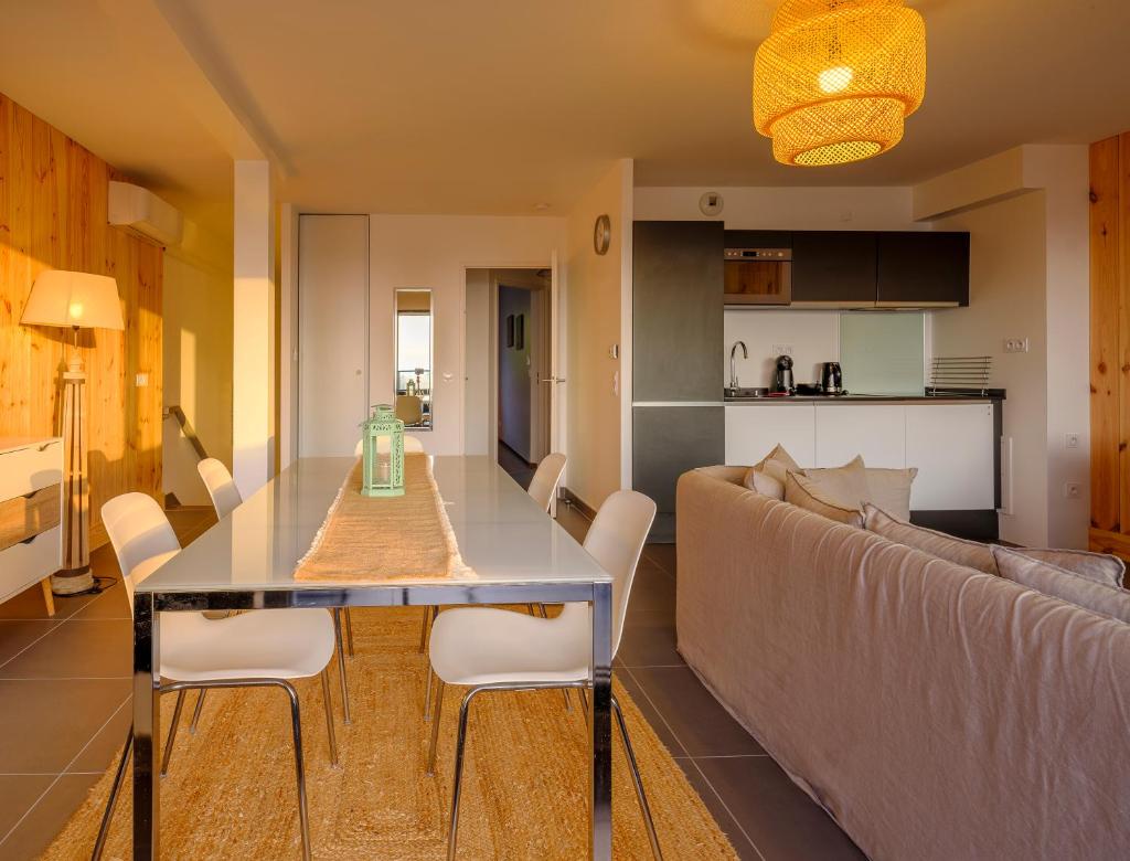 One-Bedroom Apartment with Sea View (without balcony)