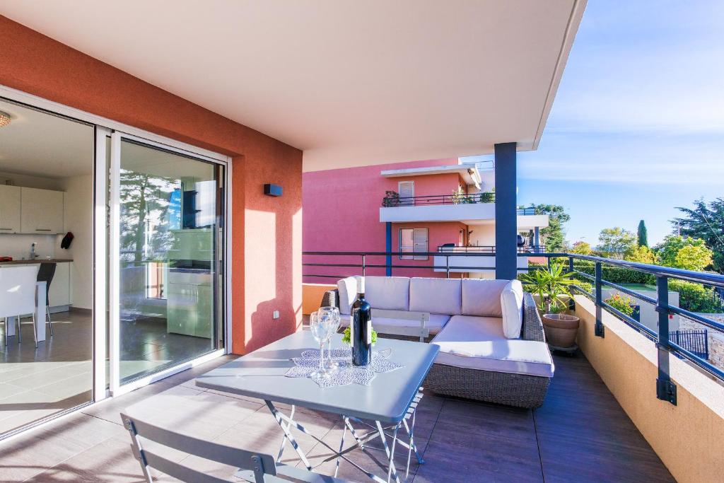DOMAINE DES ROSES II AP4256 By Riviera Holiday Hom