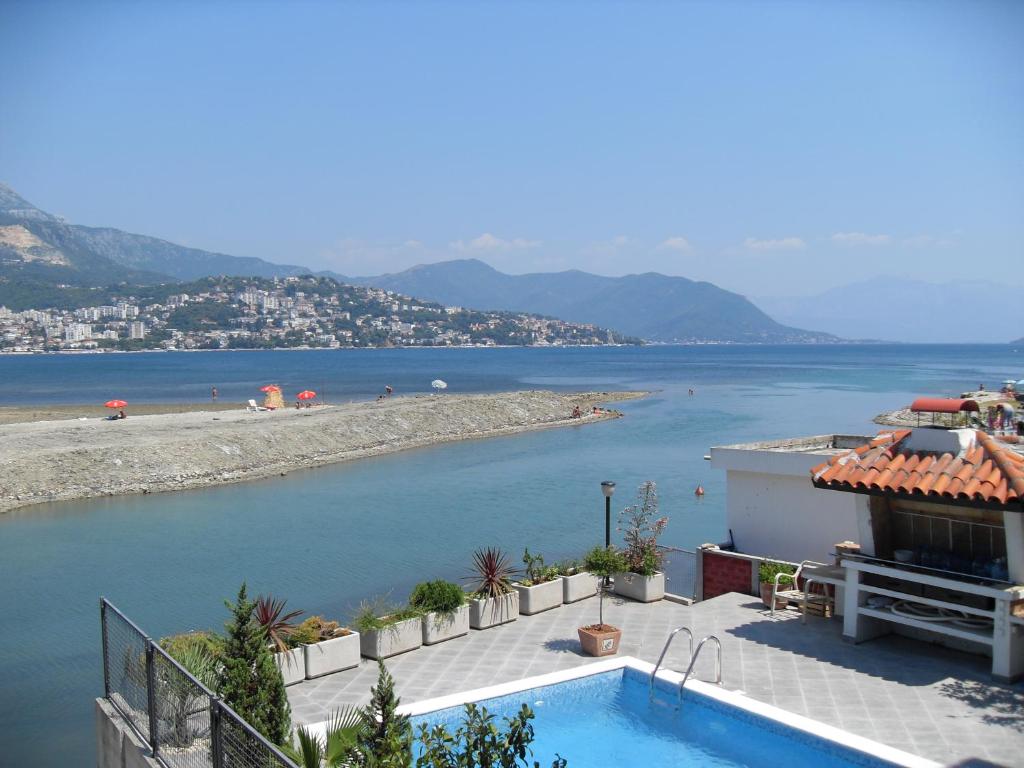 Apartments Sutorina