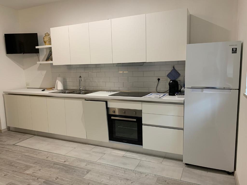 AllWhite IUN R5535 photo 1