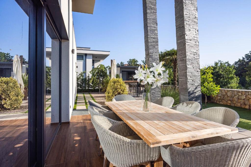 FIRST RESIDENCE Villa Eternity photo 3