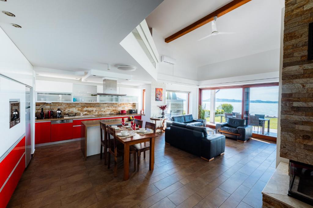 Balaton View Apartment photo 4