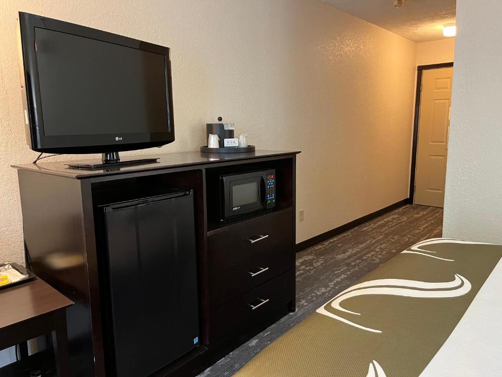 Quality Inn Traverse City - Tap to explore photos