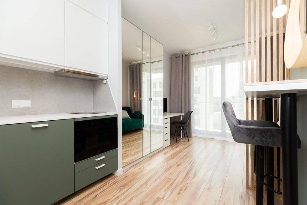 Easy & Comfortable, with balcony, very close to the center - Tap to explore photos