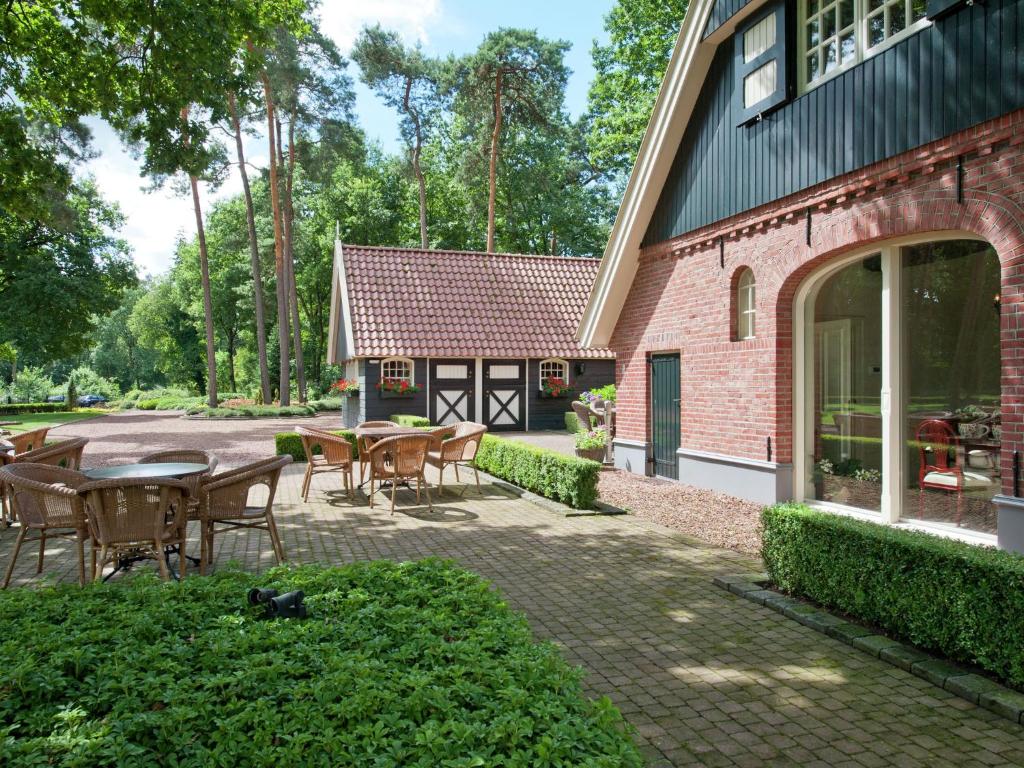 Country house in nature photo 1