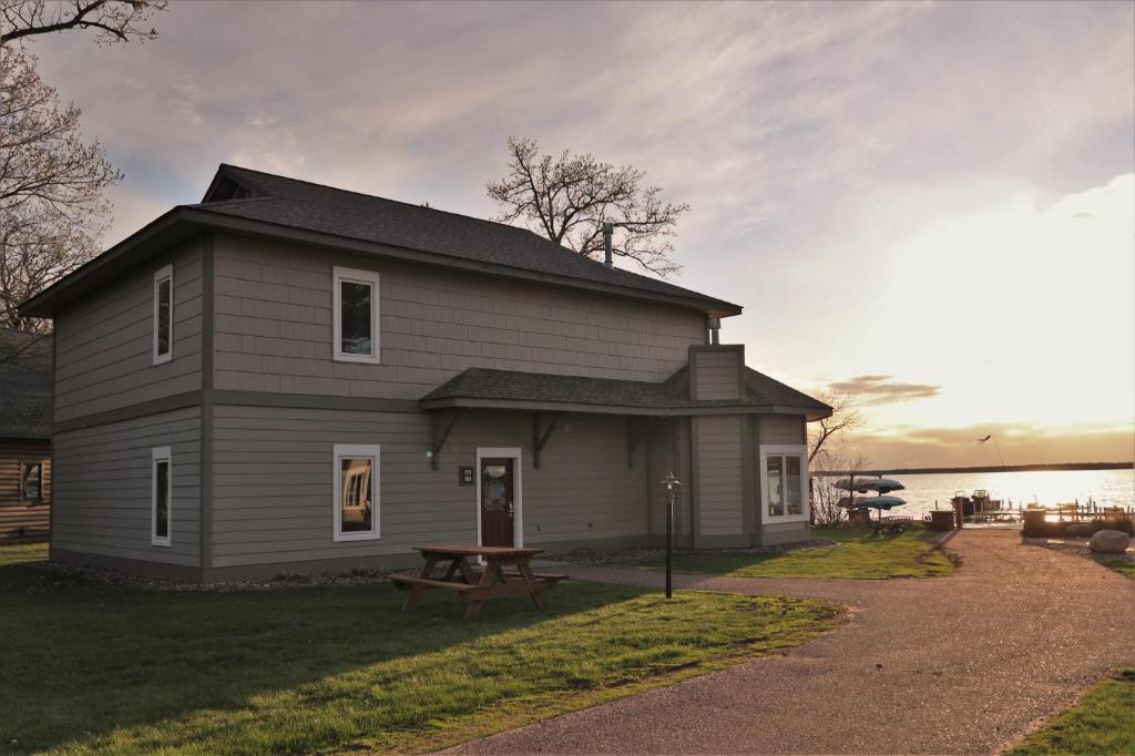 Bay Colony 773 - Upper photo 3