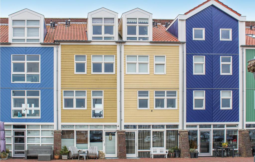Stunning Home In Hellevoetsluis With 2 Bedrooms And Wifi