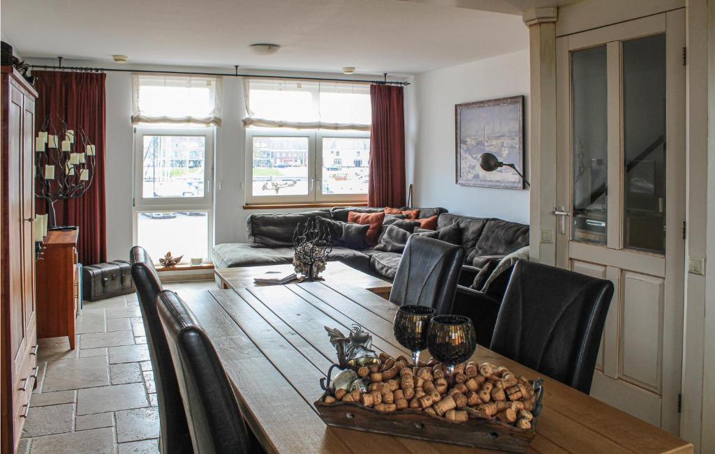 Stunning Home In Hellevoetsluis With 2 Bedrooms And Wifi photo 4