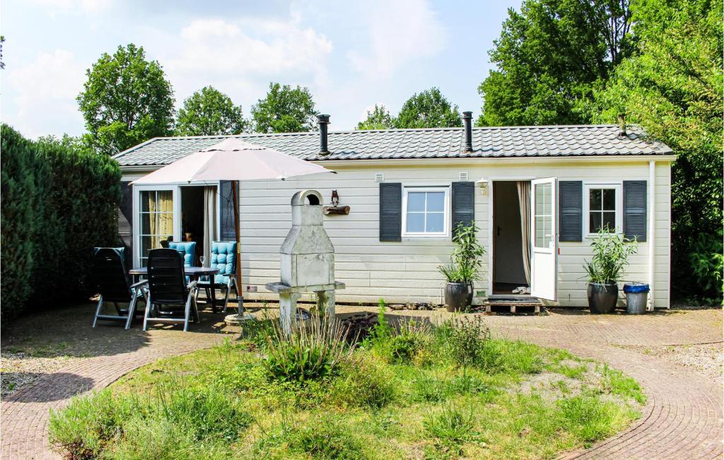 Stunning Home In Rheezerveen With 2 Bedrooms And Wifi