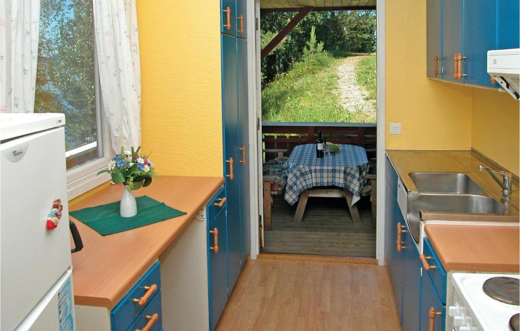 Amazing Home In Sandvoll With 3 Bedrooms And Internet photo 3