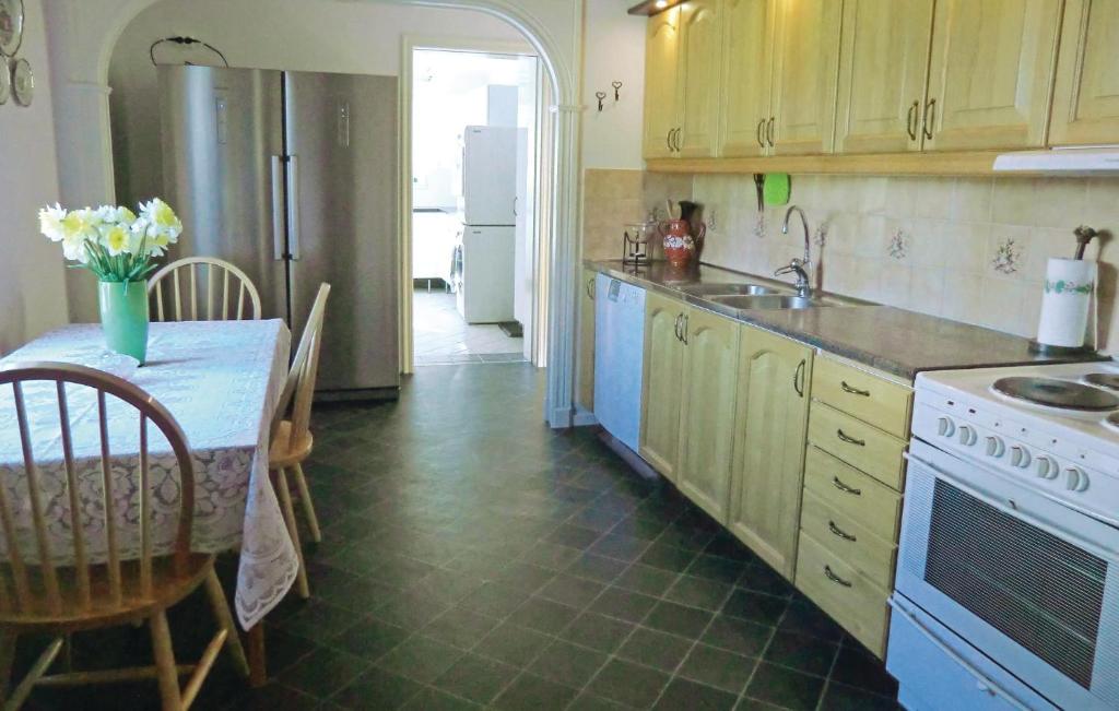 Nice Home In Orrefors With 5 Bedrooms And Wifi photo 4
