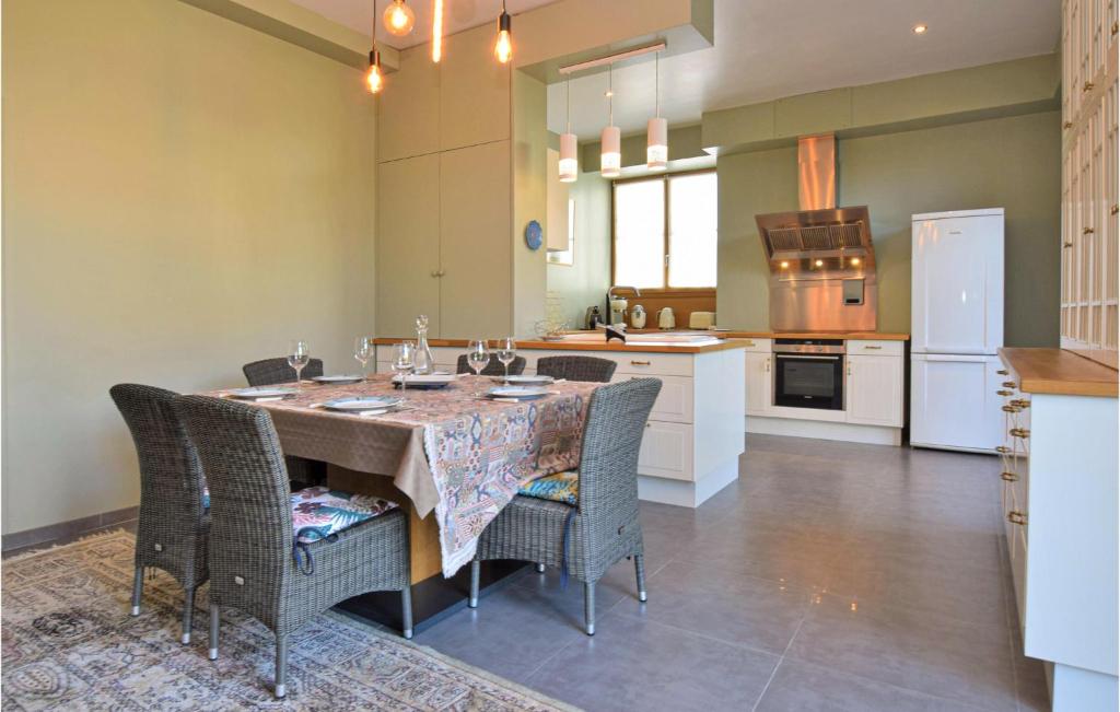 Amazing Home In Avranches With Sauna, Wifi And 3 Bedrooms photo 2