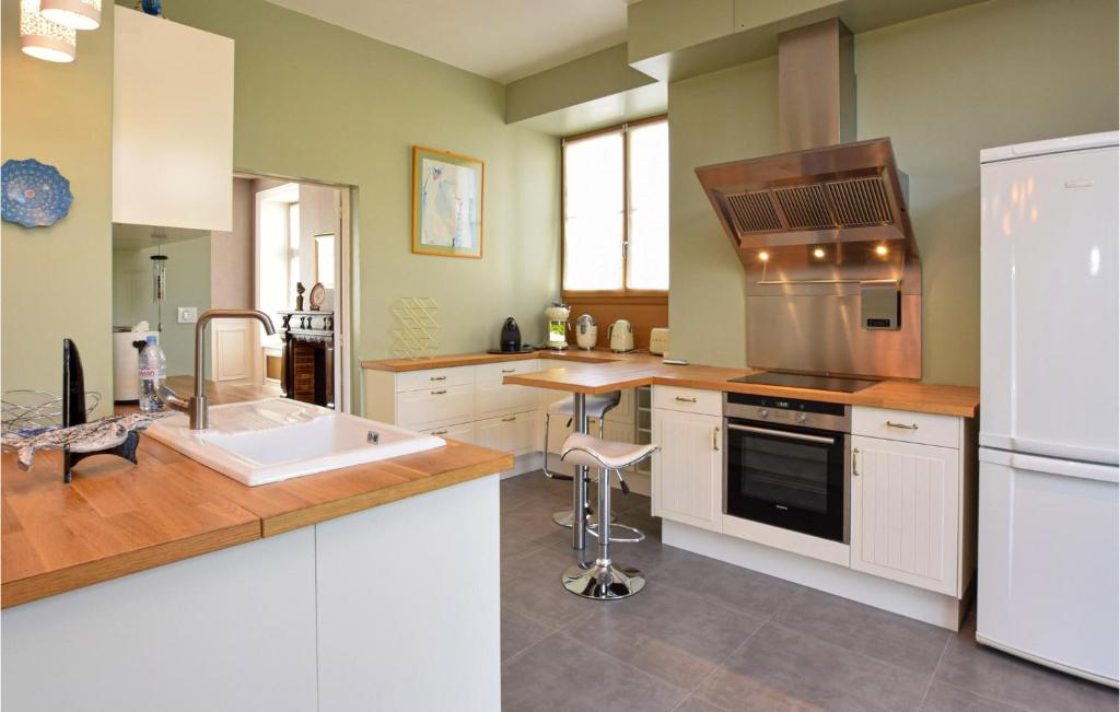 Amazing Home In Avranches With Sauna, Wifi And 3 Bedrooms photo 4