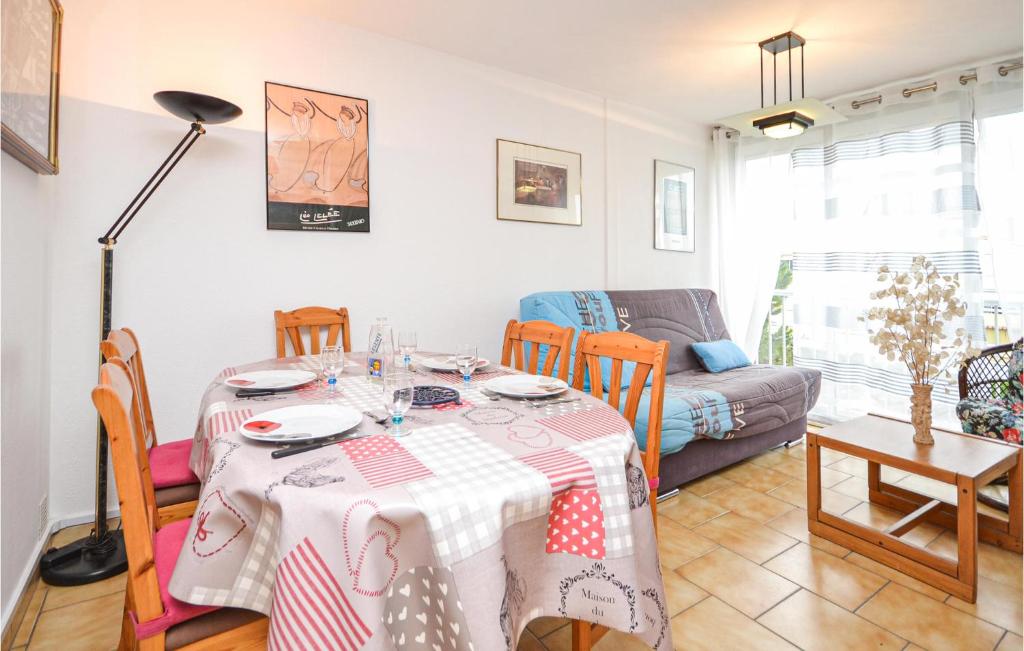 Stunning Apartment In Le Grau Du Roi With 2 Bedrooms And Outdoor Swimming Pool photo 2