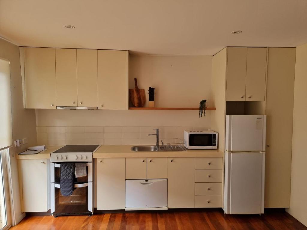 Beatons Beach Front Studio Inverloch photo 3
