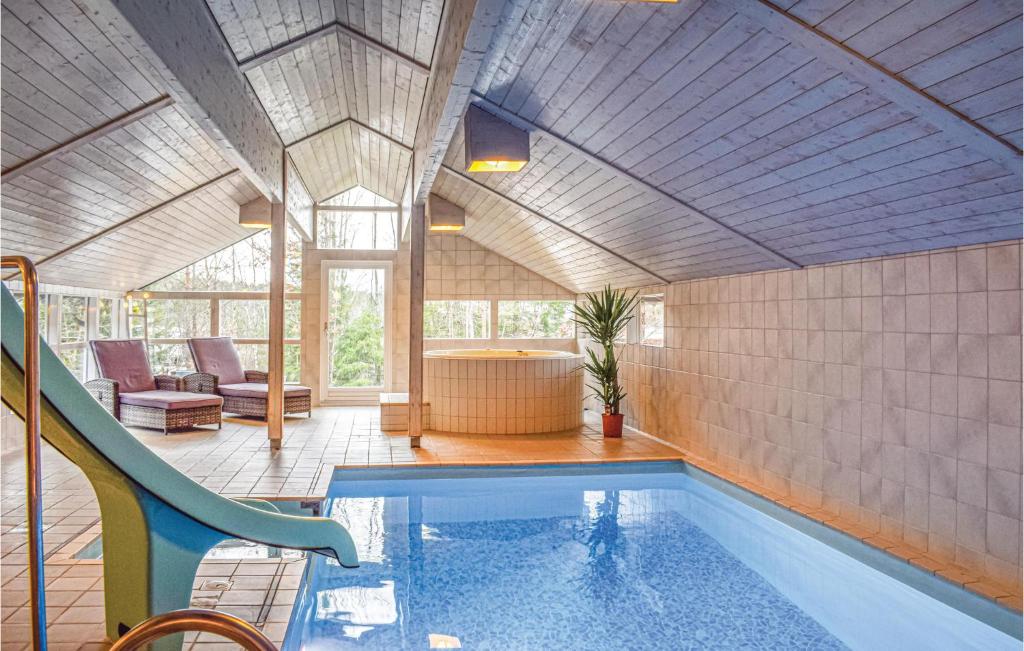 Nice Home In Sndeled With 4 Bedrooms, Sauna And Indoor Swimming Pool photo 3