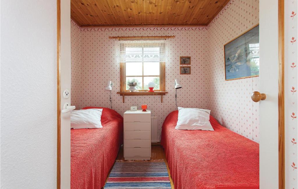 Awesome Home In Kpingsvik With 3 Bedrooms photo 4