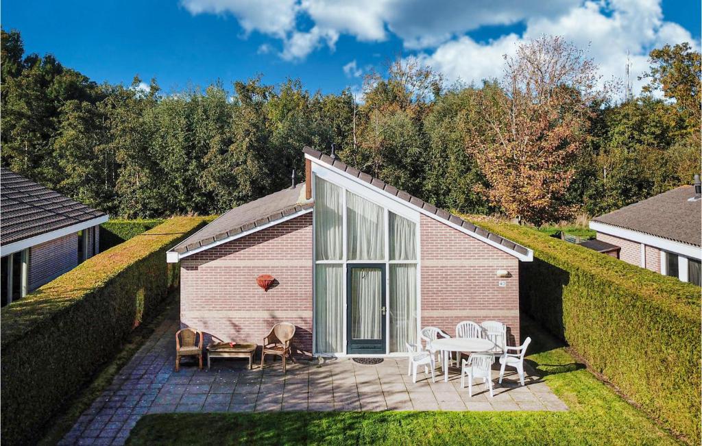 Nice Home In Tzummarum With 3 Bedrooms, Wifi And Outdoor Swimming Pool