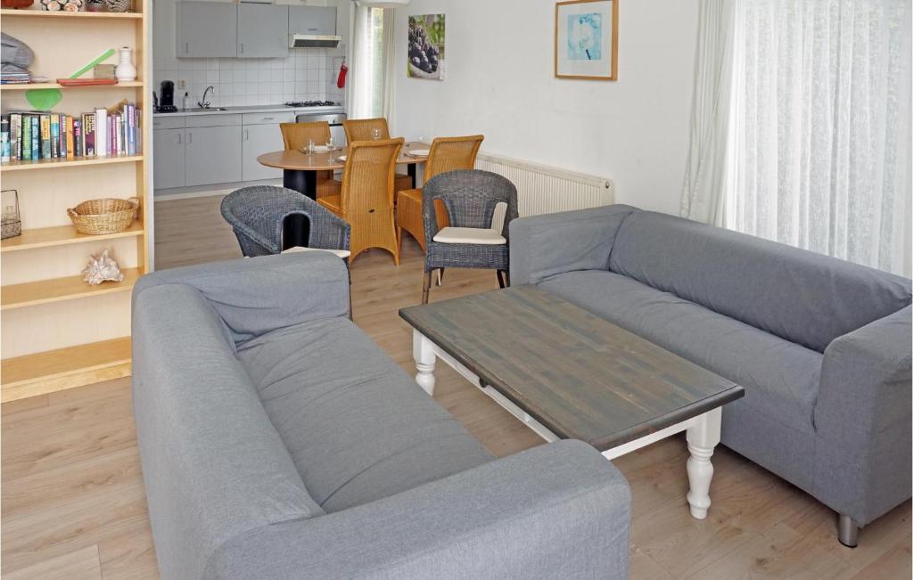 Nice Home In Tzummarum With 3 Bedrooms, Wifi And Outdoor Swimming Pool photo 1