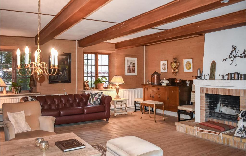 Nice Home In Annelv With 4 Bedrooms And Wifi photo 2