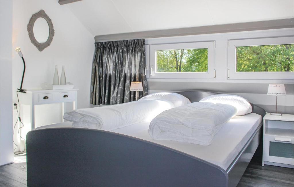 Stunning Home In Bruinisse With 3 Bedrooms And Wifi photo 2