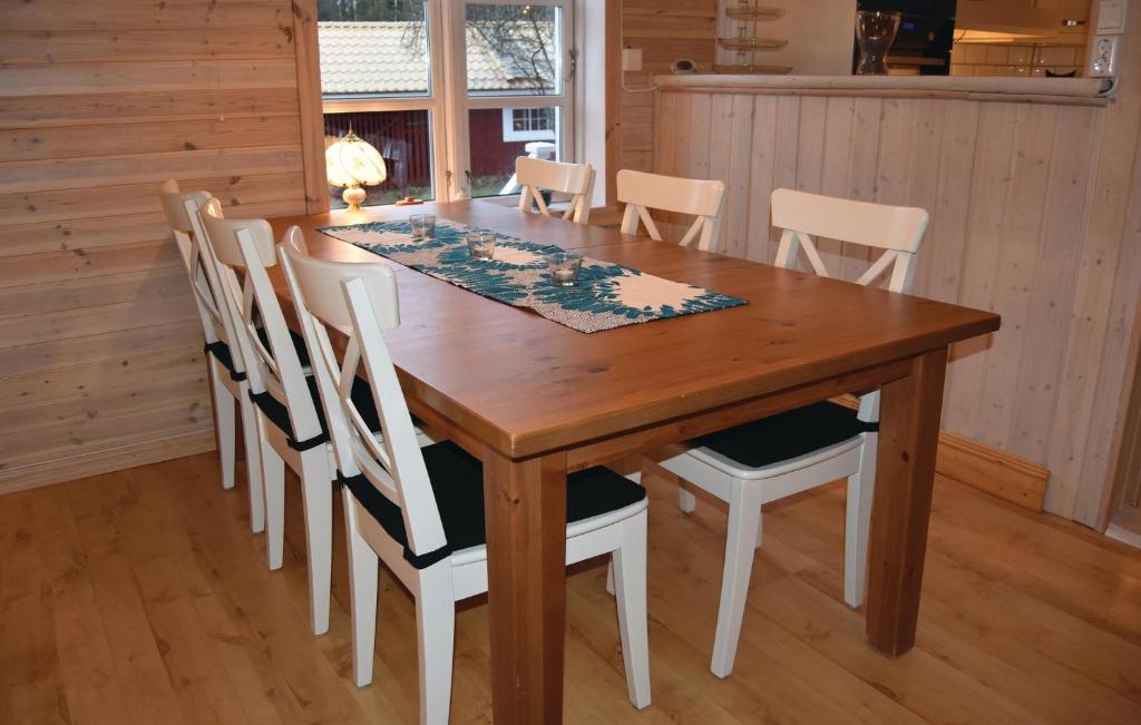 Beautiful Home In stra mtevik With 3 Bedrooms, Sauna And Wifi photo 4