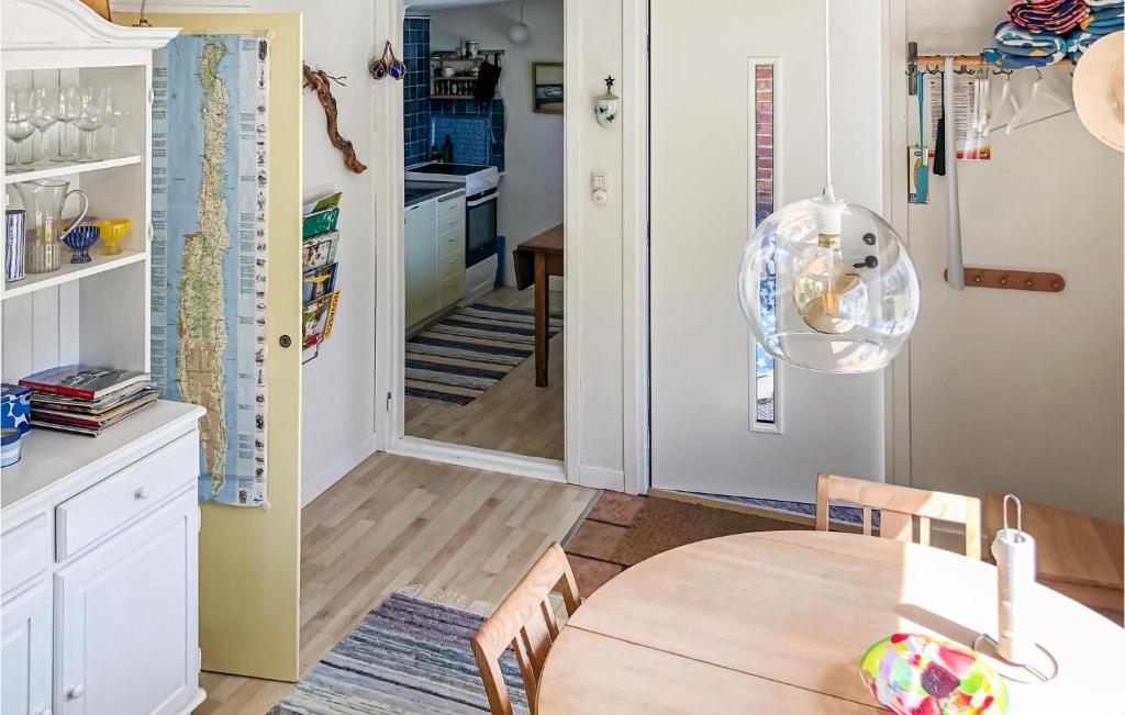 Awesome Home In Mrbylnga With 3 Bedrooms And Wifi photo 4