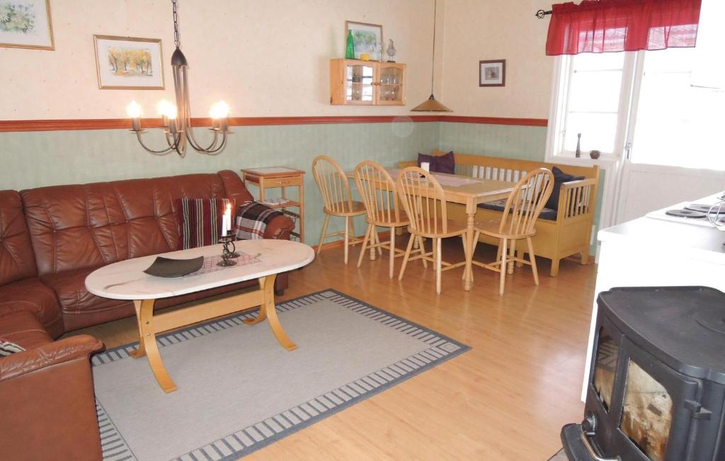Beautiful Home In Svsj With 4 Bedrooms And Wifi photo 2