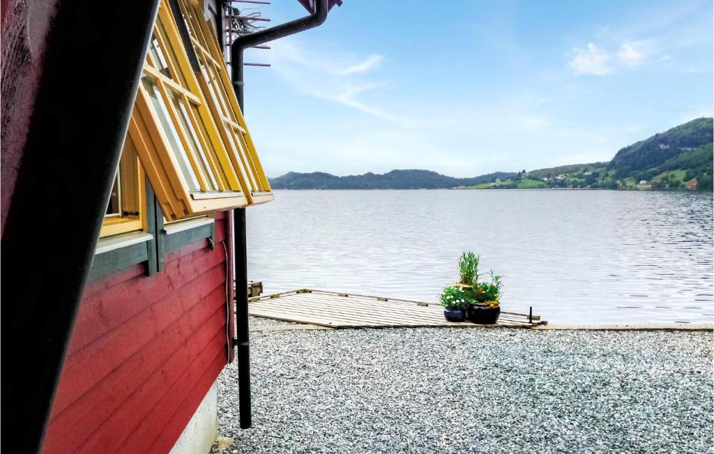 Stunning Home In Hyllestad With 2 Bedrooms And Wifi photo 4