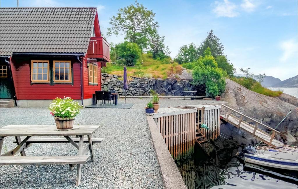 Stunning Home In Hyllestad With 2 Bedrooms And Wifi