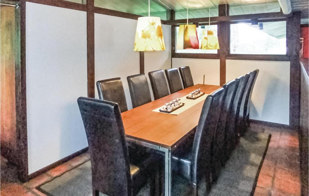 Nice Home In Strngns With 5 Bedrooms, Sauna And Wifi photo 4