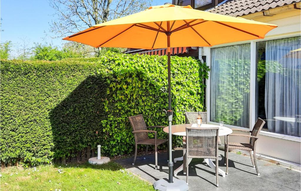Amazing Home In Bruinisse With 2 Bedrooms And Wifi